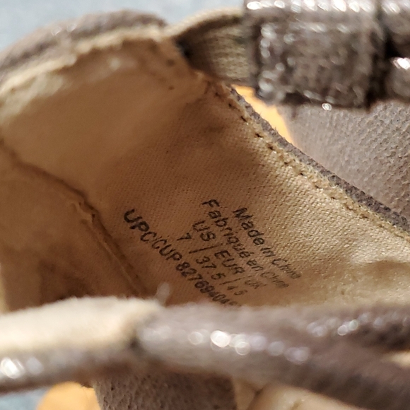 Flats - Picture 3 of 3